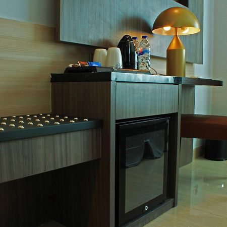 Arthama Hotels Makassar Bagian luar foto