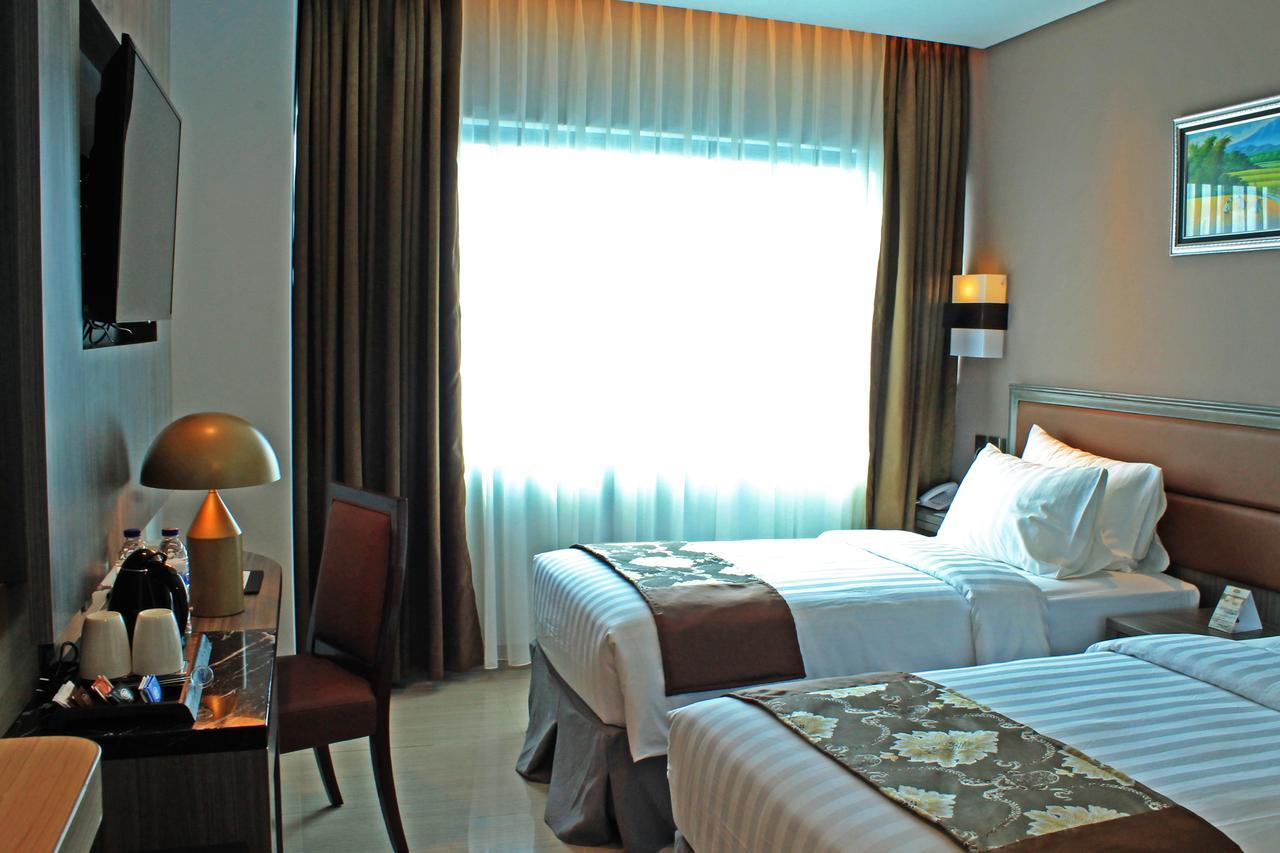 Arthama Hotels Makassar Bagian luar foto